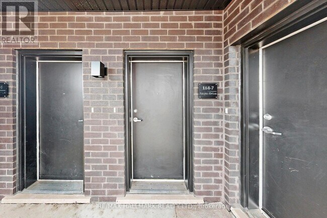 Photo du bâtiment - 184 Angus Dr