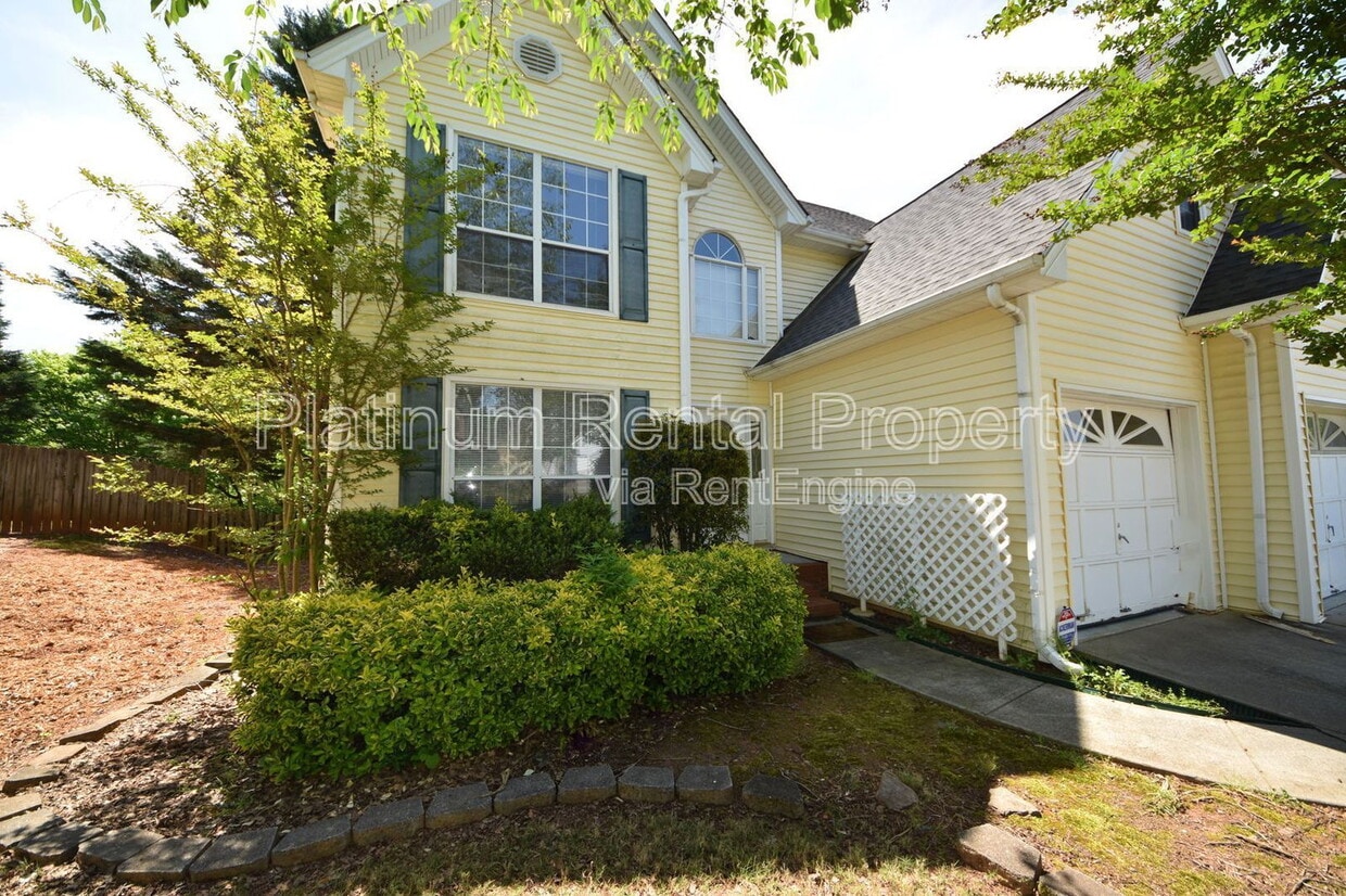 Primary Photo - 950 Hillary Ln