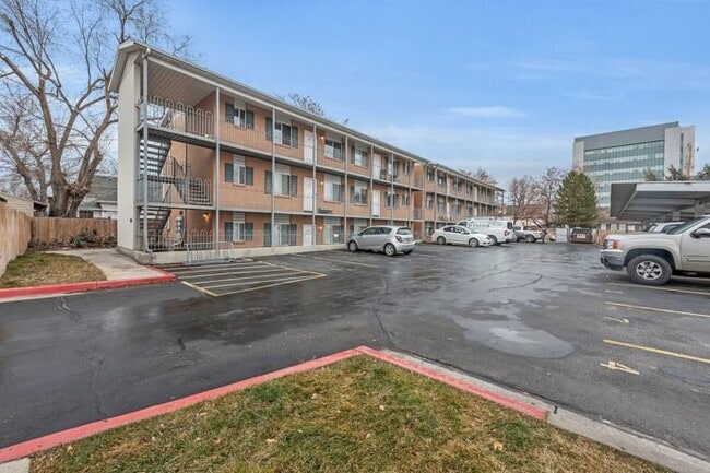 Building Photo - 164 N 400 W