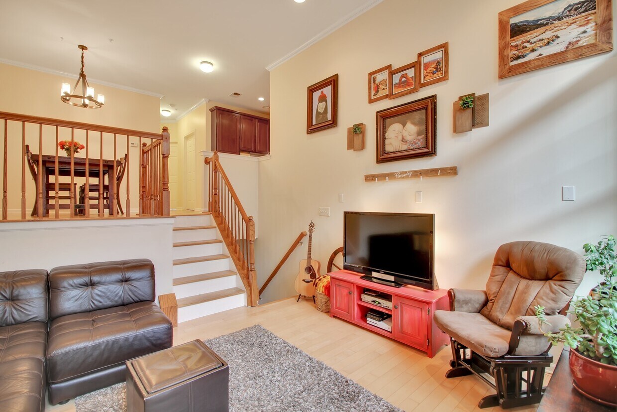 Primary Photo - 360 Oswego Ct
