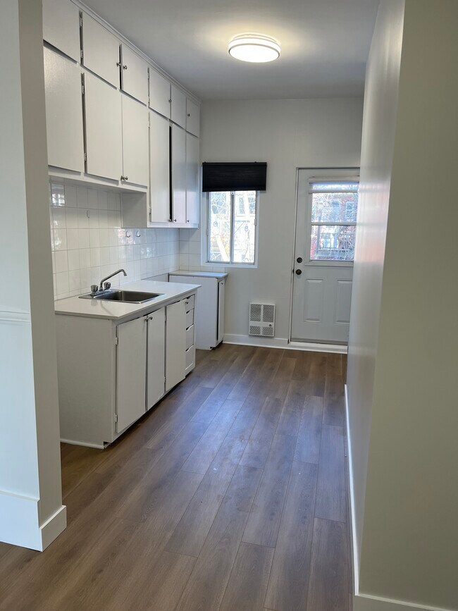 Building Photo - 5707 Av 8E