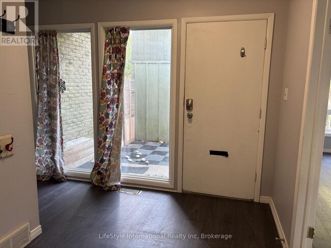 Building Photo - 322 Scottsdale Dr