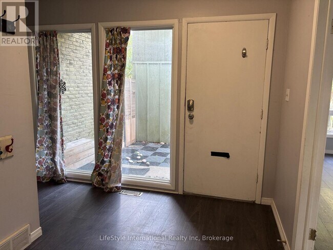 Photo du bâtiment - 322 Scottsdale Dr