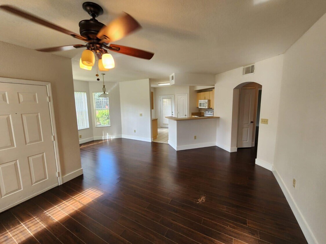 Foto principal - 104 SW Peacock Blvd