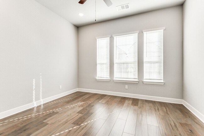 Foto del edificio - Where Comfort Meets Convenience - 3 Bed, 3...
