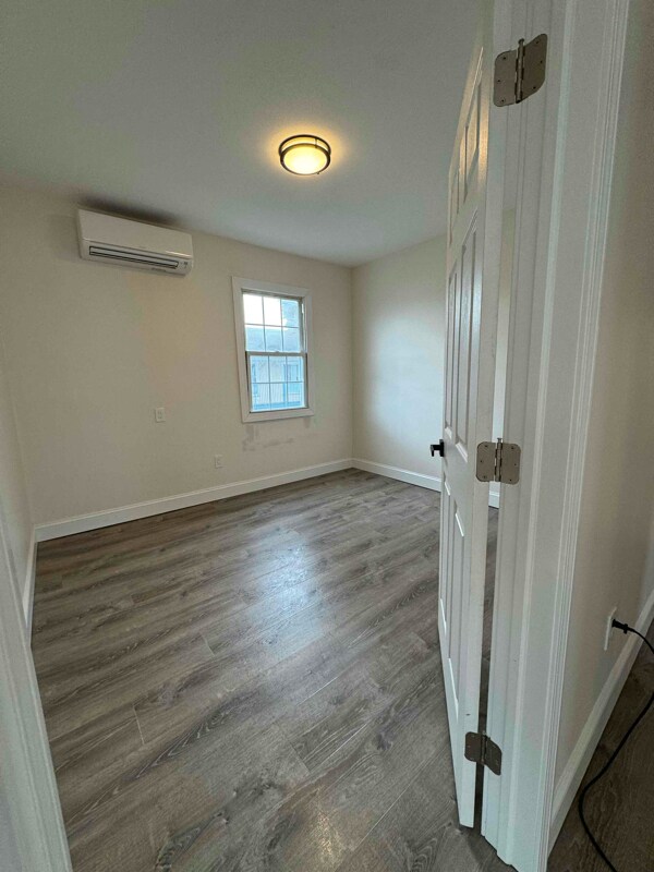 Building Photo - 20 Colman St