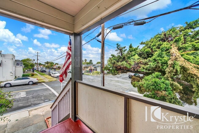 Building Photo - 153 Vaqueros Ave