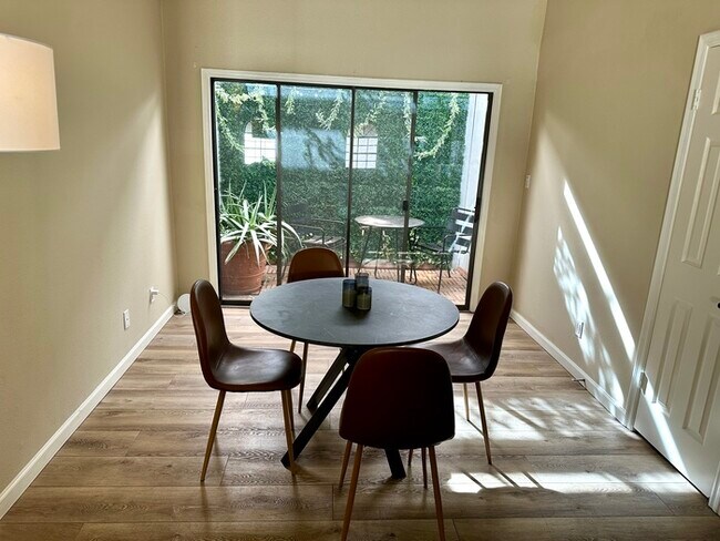 Foto del edificio - Ideal Dobson Shores