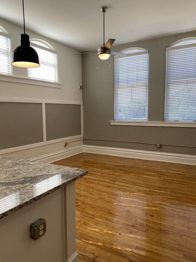403 W Court St Unit 201, Woodstock, VA 22664 Condo for Rent in