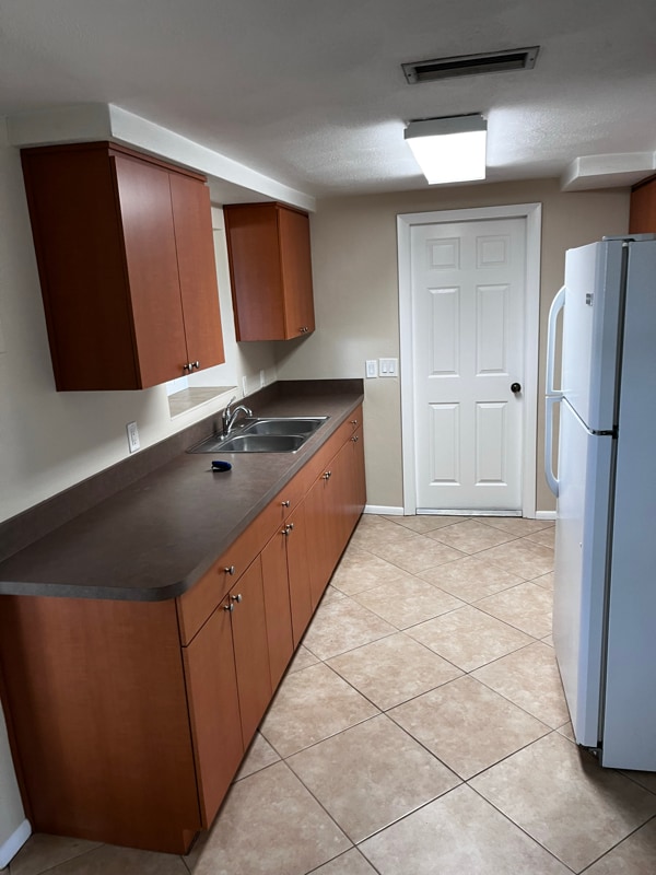 Foto del edificio - 7434 Ashwood Dr