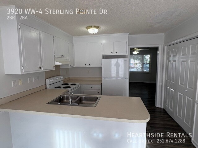 Building Photo - 3920-WW-4 Sterling Pointe Dr