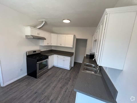Building Photo - 6090 Saturn St