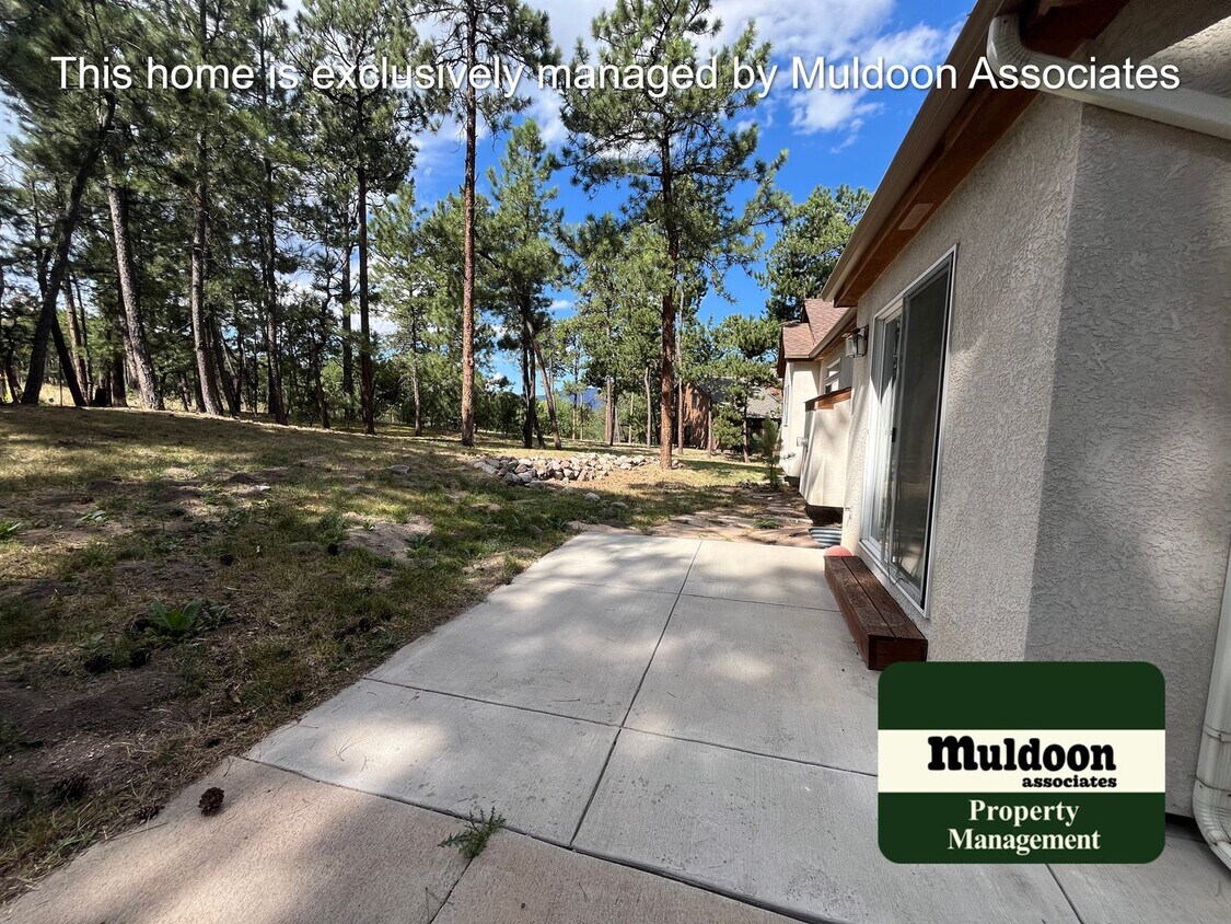 Building Photo - Available for showing in a few days!  Pres...