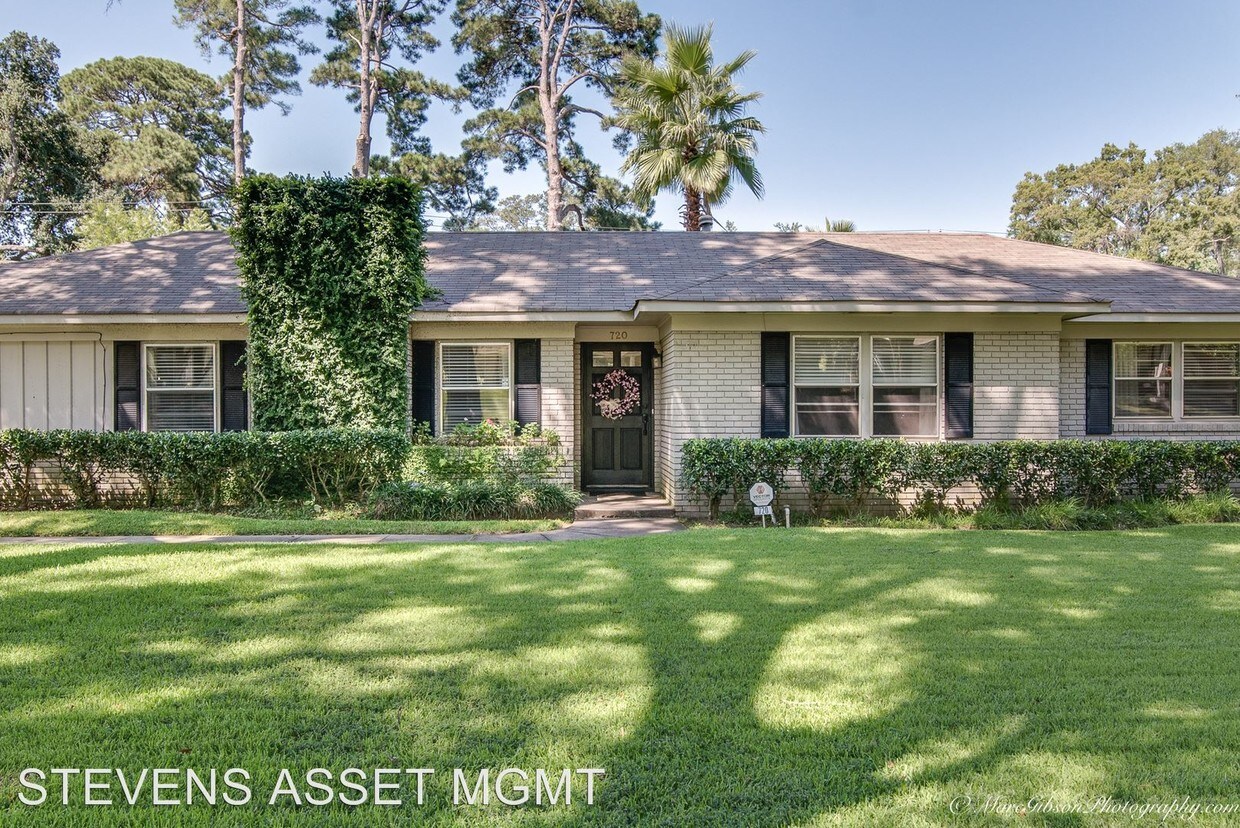 Primary Photo - 720 Monrovia St