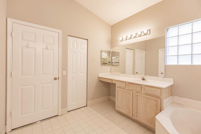 Building Photo - 6304 Harbour Club Dr