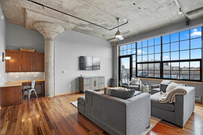 Building Photo - 311 E Erie St
