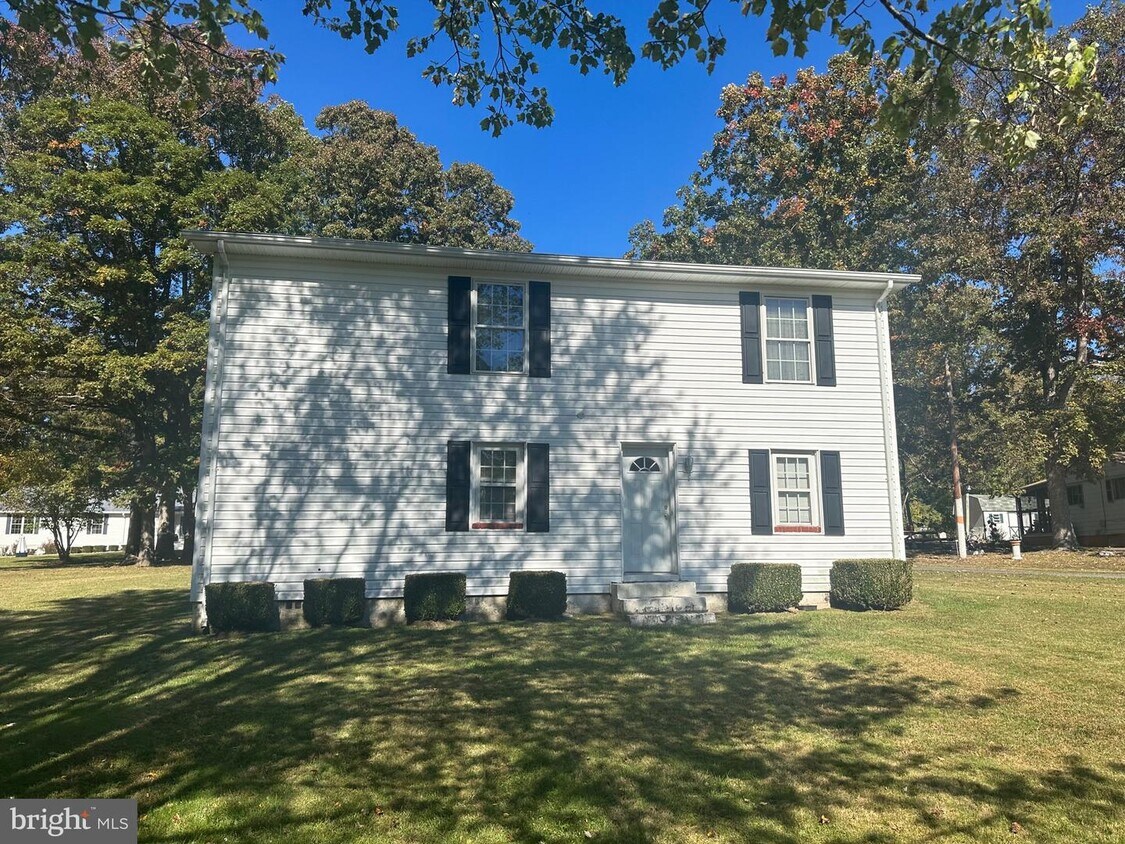 Building Photo - 44980 Hewitt Rd