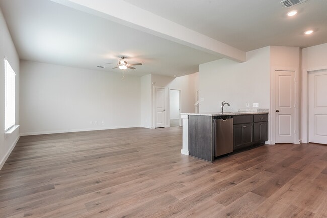 Building Photo - 1533 Woodwinds Dr