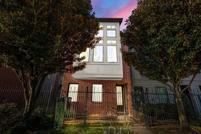 Building Photo - 2824 Leeland St