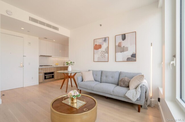 Foto del edificio - 136-18 Maple Ave
