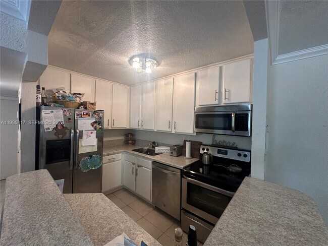 Foto del edificio - 7951 SW 104th St