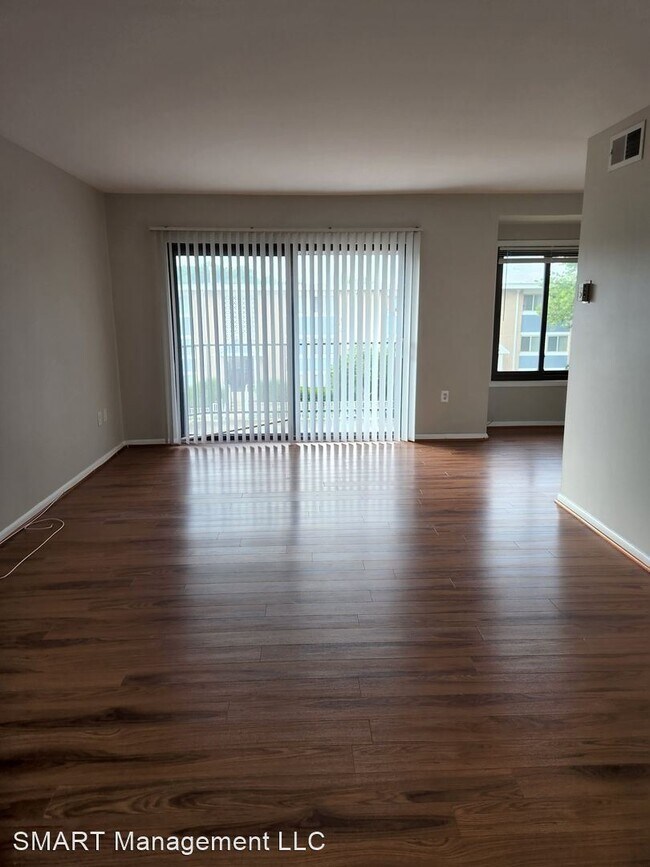 Foto del edificio - 2 br, 2 bath House - 6992 Hanover Parkway ...