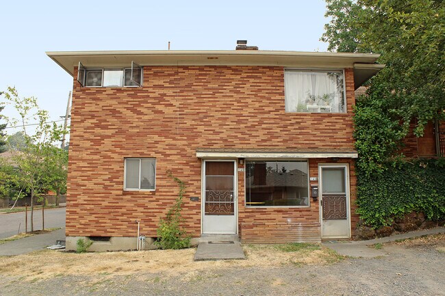 Foto del edificio - 126-140 NE 59th Avenue