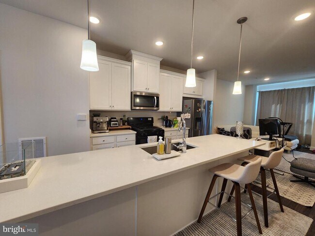 Foto del edificio - 140 Stowe Dr