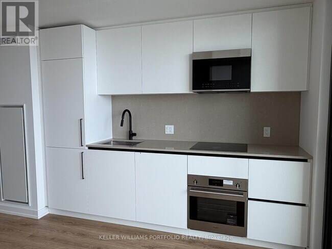 Building Photo - 35 Parliament St