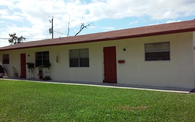Building Photo - 2672-2 Riverland Dr