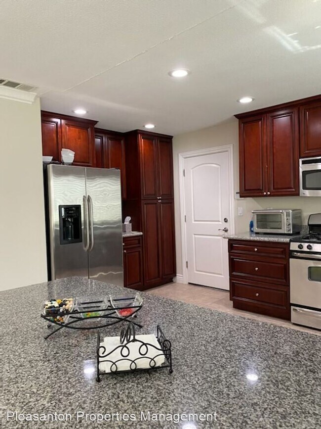 Building Photo - 3 br, 2 bath House - 430 Olivina Ave