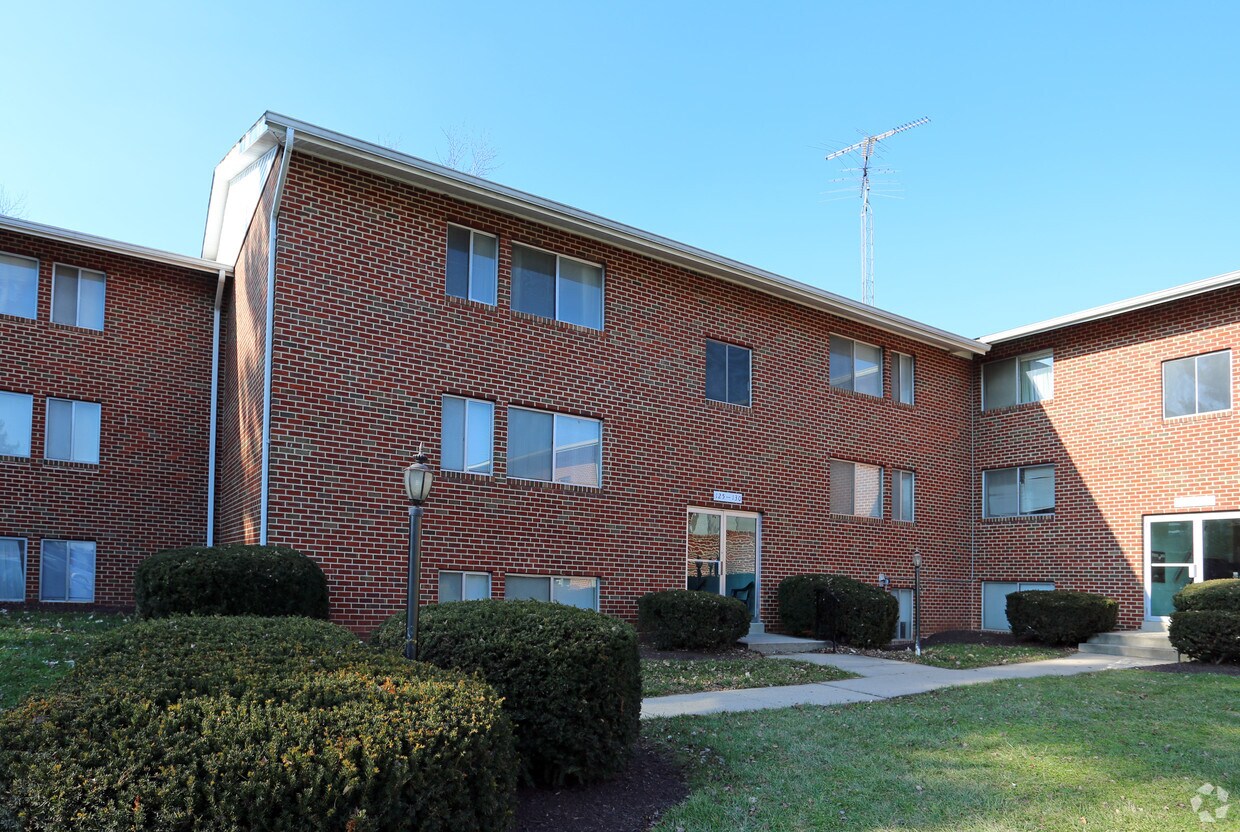 Eighth Street Apartments - Eighth Street Court Apartments