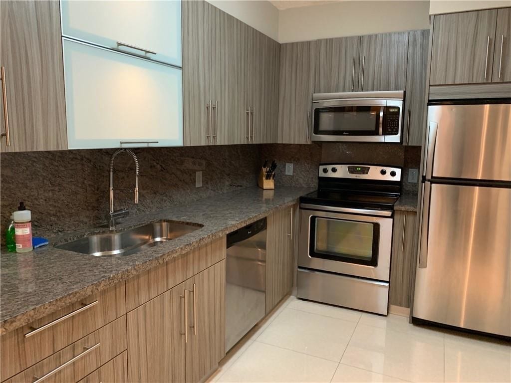 Primary Photo - 10185 Collins Ave