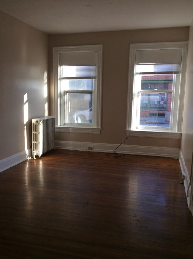 Building Photo - 1st Floor 2 Bedroom Apartment in York City SD