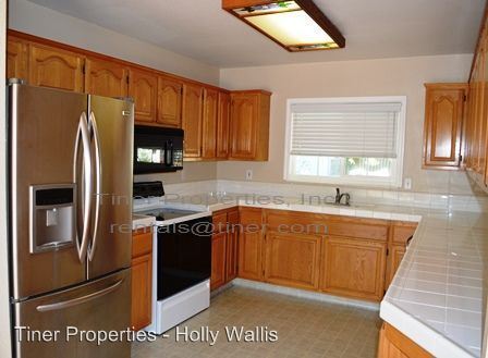 Building Photo - 2600 Catalina Dr