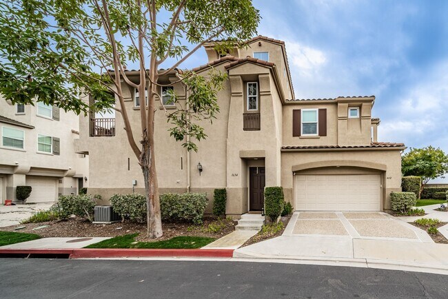 Building Photo - Breathtaking Oasis with Canyon Views, Pool...