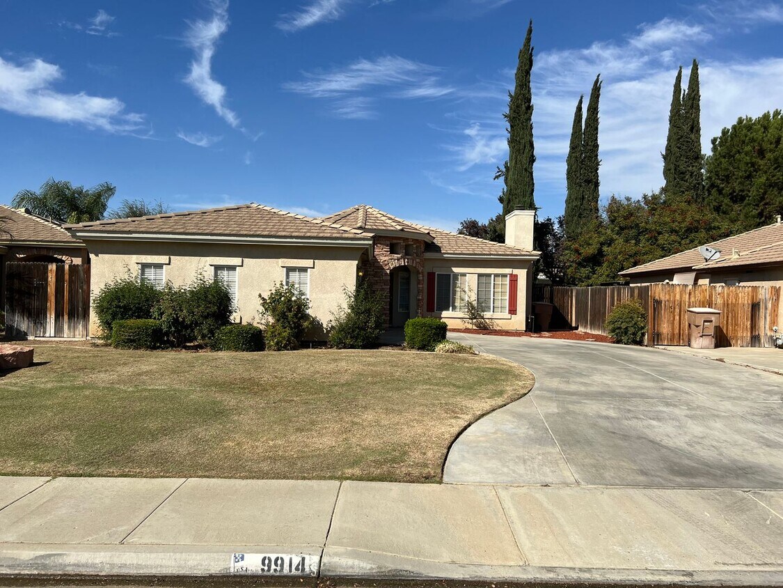 Primary Photo - NW Madison Grove!! - 9914 Paper Moon Way $...