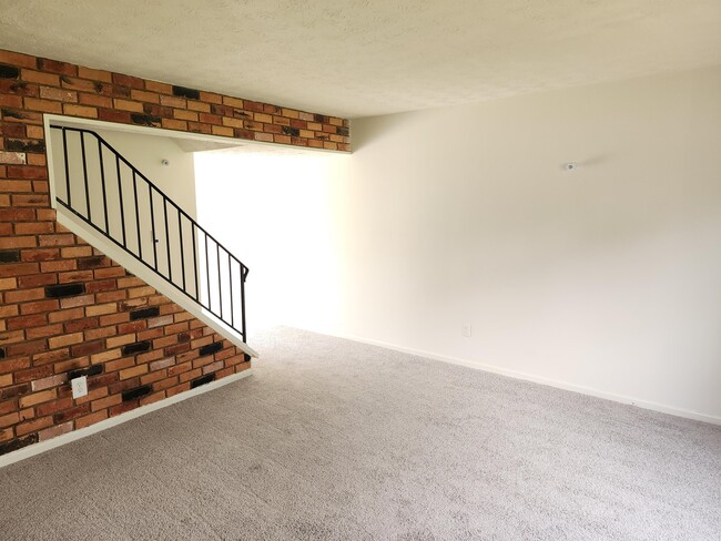 Building Photo - 3250 Strawberry Ln
