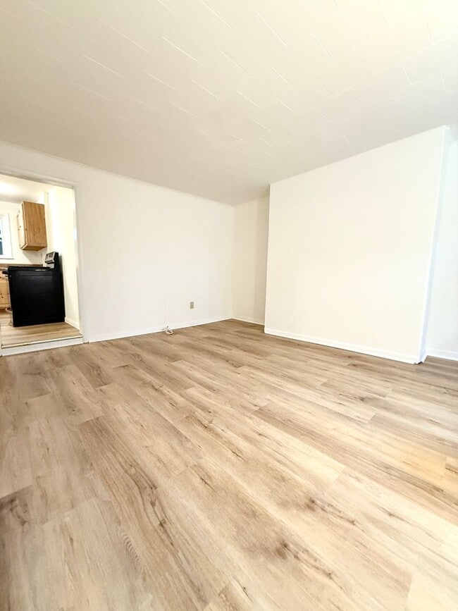 Foto del edificio - 473 Wilbur Ave