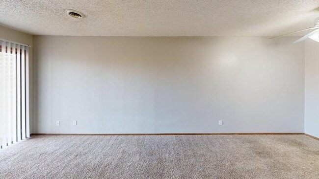 Foto del edificio - 1727 N Grandview Ln