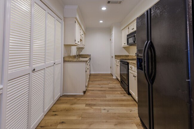 Foto del edificio - 3/2 Townhouse near USA! GATED! Students Welcome!