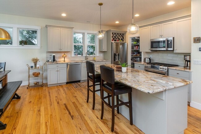 Foto del edificio - Beautiful Craftsman Style Home in Northwes...