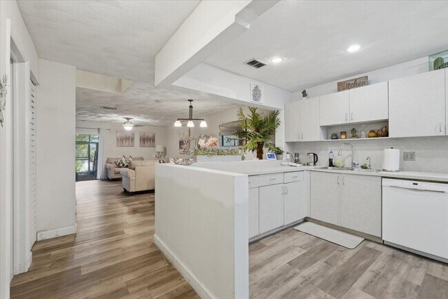 Foto del edificio - 9240 NW 14th St