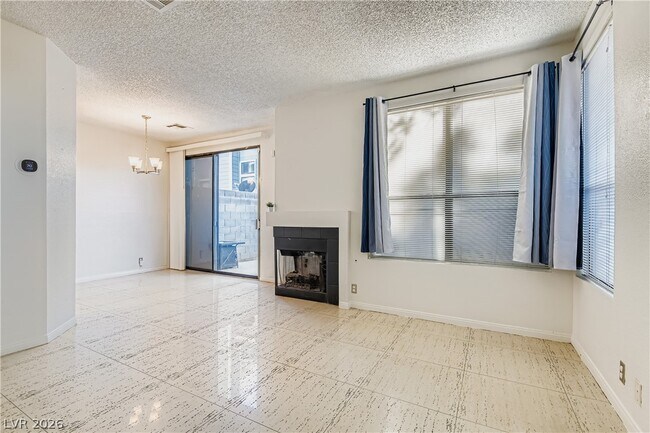 Foto del edificio - 3217 Symphony Dr