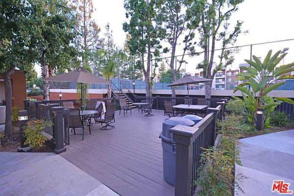BBQ area - 5535 Canoga Ave