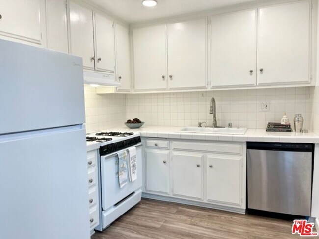 Foto del edificio - 31570 Agoura Rd