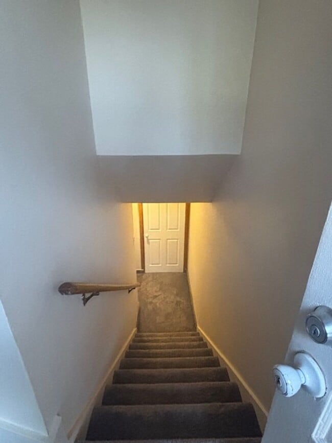 Building Photo - 419 W 5th Ave