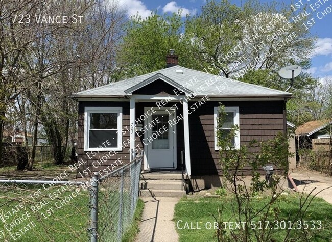 Building Photo - 2-BDR 1-BTH House w/ Garage & Basement - C...