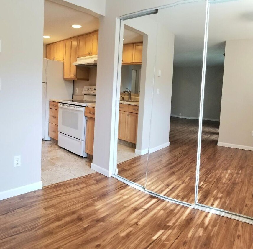 9929 NE 124th St Unit 109, Kirkland, WA 98034 Condo for Rent in