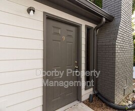 Building Photo - 18 S Germantown Rd
